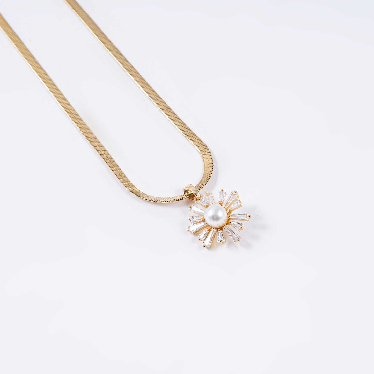Lovely Pearl & Baguet Pendant with Chain